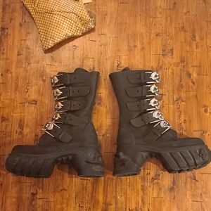 Badass Skull boots from Inamagura. Fetish gothic